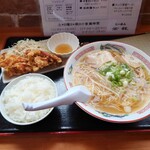 らーめん 紫龍 - 2022年9月　唐揚げセット（880円）