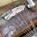 うなぎのいとう - 私が開いて串打ちしたうなぎ。下手くそ^^;