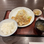 居食屋サンジ - 生姜焼き定食（税込み８３０円）