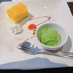 Gaku - デザートはマンゴーケーキと抹茶アイス