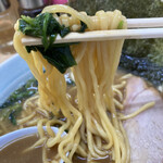 Ramen Ichirokuya - ほうれん草ごと麺リフト