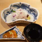 味ひろ - 鱧の湯引きと焼き霜を梅肉と醤油で