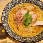 地鶏と金目鯛 中華そば 鶯 - 