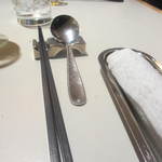 四川飯店 - 新しい食器に変えられました。