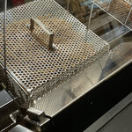 芋屋金次郎 - 菜種油と米油のブレンド油で揚げ、食感と香ばしさを両立させているそうです( ＾∀＾)