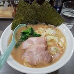 横浜ラーメン 大山家 - ラーメン(790円)