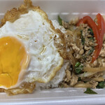 さいとう食堂 - 【ガパオライス】野菜のシャキシャキ感とお肉！そしてパクチー。