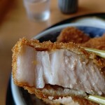 志多美屋本店 - ロースの脂が甘くて旨旨♪