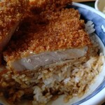 志多美屋本店 - ご飯の底まで染みシミです。