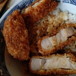 志多美屋本店 - ソースが染みたご飯とロースカツ