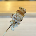 鮨 なんば - 北寄貝とアオヤギの串焼き