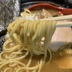 らぁ麺処 蓮の華 - 豚骨醤油らぁ麺の麺