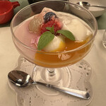 八幡屋 - デザート　ブルーベリープリンアラモード