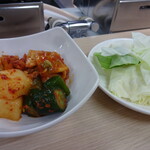 焼肉やっちゃん - キムチ盛合せ