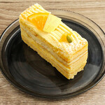 M.N.Y Cafe - レモンと日向夏のケーキ