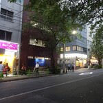 焼肉やっちゃん - 良く目立ちます