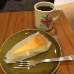 スタンダードコーヒー - ハンドドリップコーヒー(タンザニア／キリマンジャロ農園)＆チーズケーキ
            