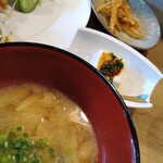 Umihiko - お味噌汁と小鉢など