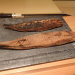 御料理 まつ山 - 手前から　本枯節　荒節