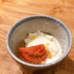 とんかつ 乃ぐち - ブッラータチーズとトマトジュレ