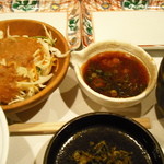 貮拾四番館 - サラダ、味噌汁、ご飯、ポン酢、高菜