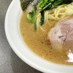 横浜ラーメン 大山家 - マイルドでクセのないスープ。