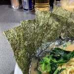 Yokohama Ramen Ooyama Ya - 海苔増しは5枚100円。