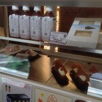 観光特急 青の交響曲 - 中間の2号車に売店があります。(220915)