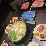 Sushi Shabu Shabu Sukiyaki Hanko Shitsude Tabehoudai Mo-Ton - 鍋とお惣菜とお寿司