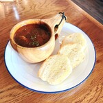 スープホリック - チョリソーとそばの実とパプリカのスープ