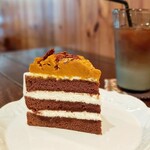 喫茶CHABO - パンプキンティラミスショートケーキ　ぽってりかぼちゃクリームが神的やった。