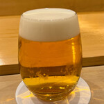 Sushi Shunsuke - 最初は生ビール。小さめのグラスでお願いしました