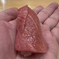 鮨 しゅん輔 阿佐ヶ谷 - 戸井の大トロ。シャリの温度が上がりました
