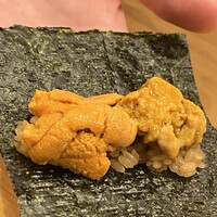 鮨 しゅん輔 阿佐ヶ谷 - 左が馬糞、右がムラサキだったかな？