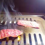 焼肉ハウス大滝 - ロースターで焼く上ハラミ