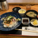 海鮮問屋仲見世 - さかなの三色丼定食(サ-モン、タイ、はまち)  750円