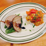 ヴィネリア グーフォ - 豚レバーの燻製と鶏のローマ風煮込みのハーフ＆ハーフ　800円