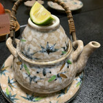 鮨よし - 松茸の土瓶蒸し  食べ方分からずレクチャー受けました(≧∇≦)ﾌﾞﾋｬﾋｬﾋｬ