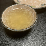 鮨よし - 土瓶蒸しの汁 器熱くて持てなーいwすごいこのスープ美味しい 松茸感ありあり