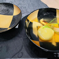 日本料理 華暦 - お　椀: 月に見立てた生麩の中はスッポンの　　　　ミンチという懲りよう　松茸もコリッコリで　美味しかったです！