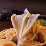 麺や 紡 - 麺持ち上げ～