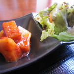 韓国家庭料理焼肉キム - カクテキも、特製ドレッシングがかかったサラダも美味しかった。
      
      
      