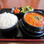 韓国家庭料理焼肉キム - スンドゥブチゲ定食　650円
      
      
      