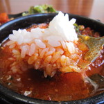 韓国家庭料理焼肉キム - スープに浸しながら食べてもうまい～～。
      
      
      