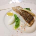 プティスエ - 白身魚のポワレ カブのソース