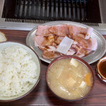 おおつき食堂 - 豚ロース定食