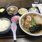 一本杉 - 黒しょうゆラーメンセット（800円）