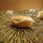 うを徳 - 鹿児島 春子鯛（握り）