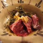 うを徳 - 似鯨（ニタリクジラ）尾の身 + 能登 岩もずく + 茗荷 + 雲丹