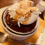 麻生珈琲店 市川本店 - 無糖ホイップクリームがのる"焼きプリン"
                                カスタードプリンの甘みと
                                カラメルソースのホロ苦さとが
                                絶妙に絡みあう